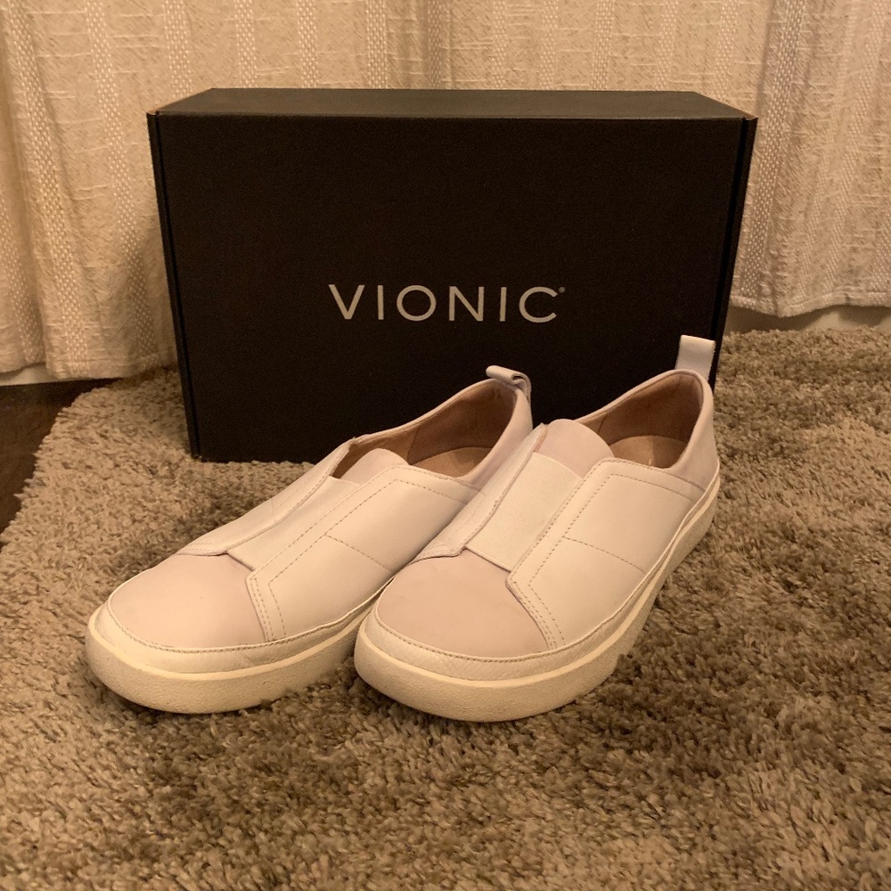 VIONIC Sneakers
